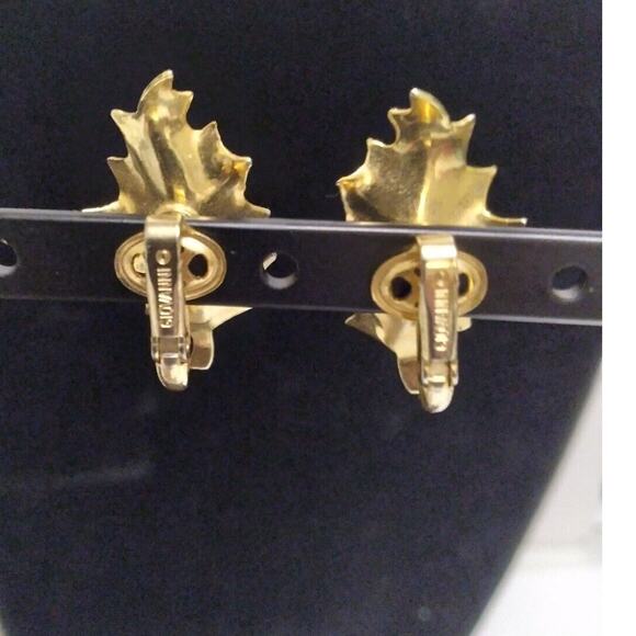 Vintage Giovanni Holly Berry Leaf Brooch Pin And Clip On Earrings SET Goldtone - Picture 7 of 9